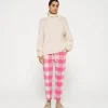 cropped jogger check