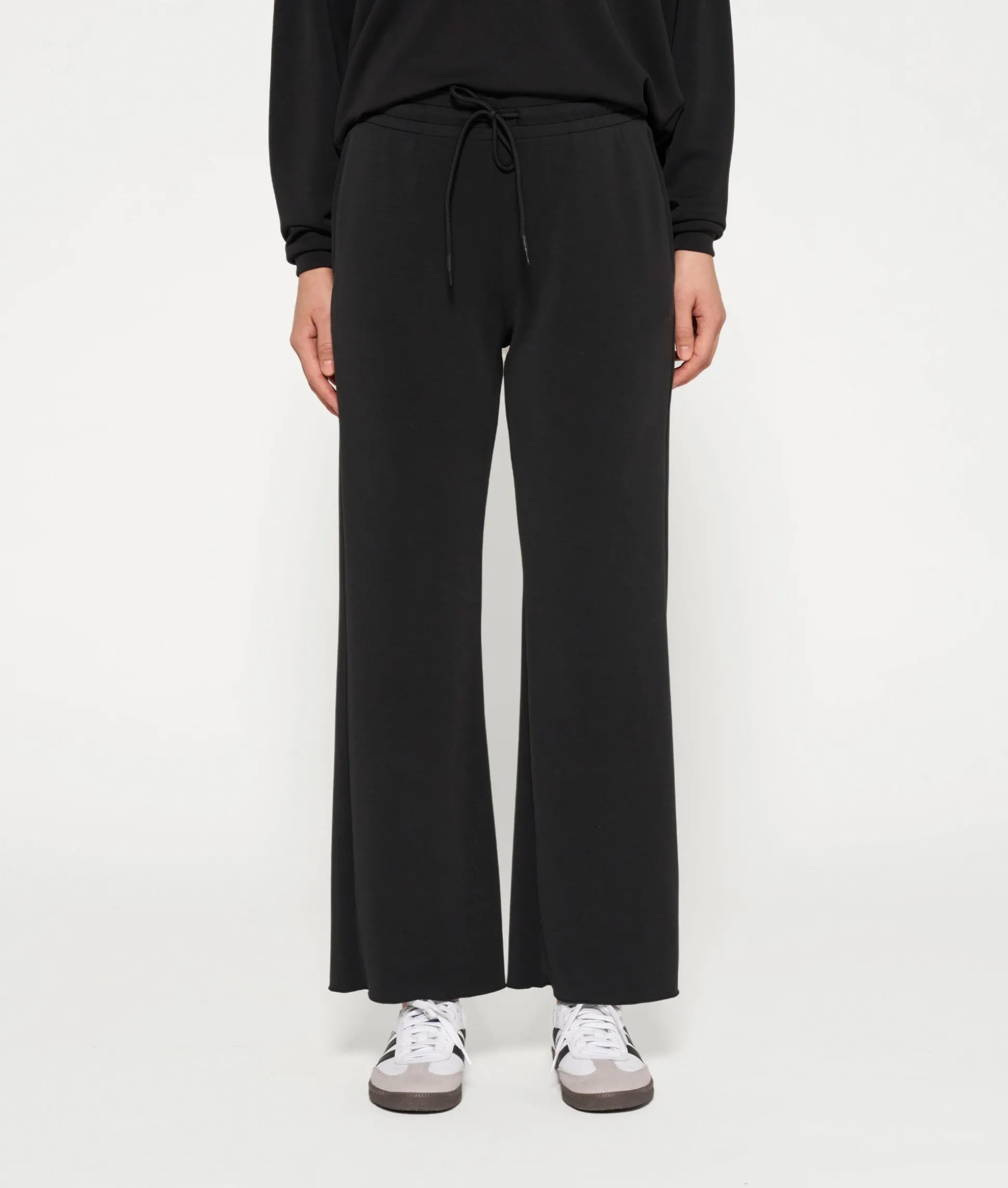 flared jogger scuba