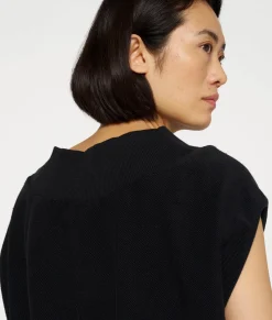 sleeveless balloon sweater