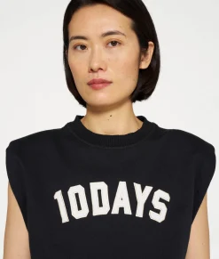 sleeveless statement top