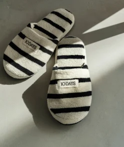 slippers stripes