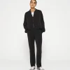straight jogger scuba