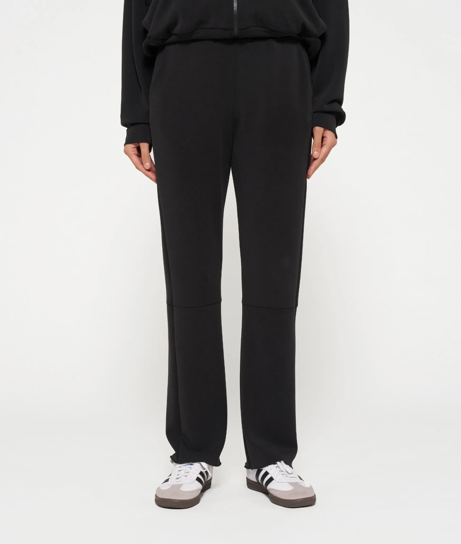straight jogger scuba