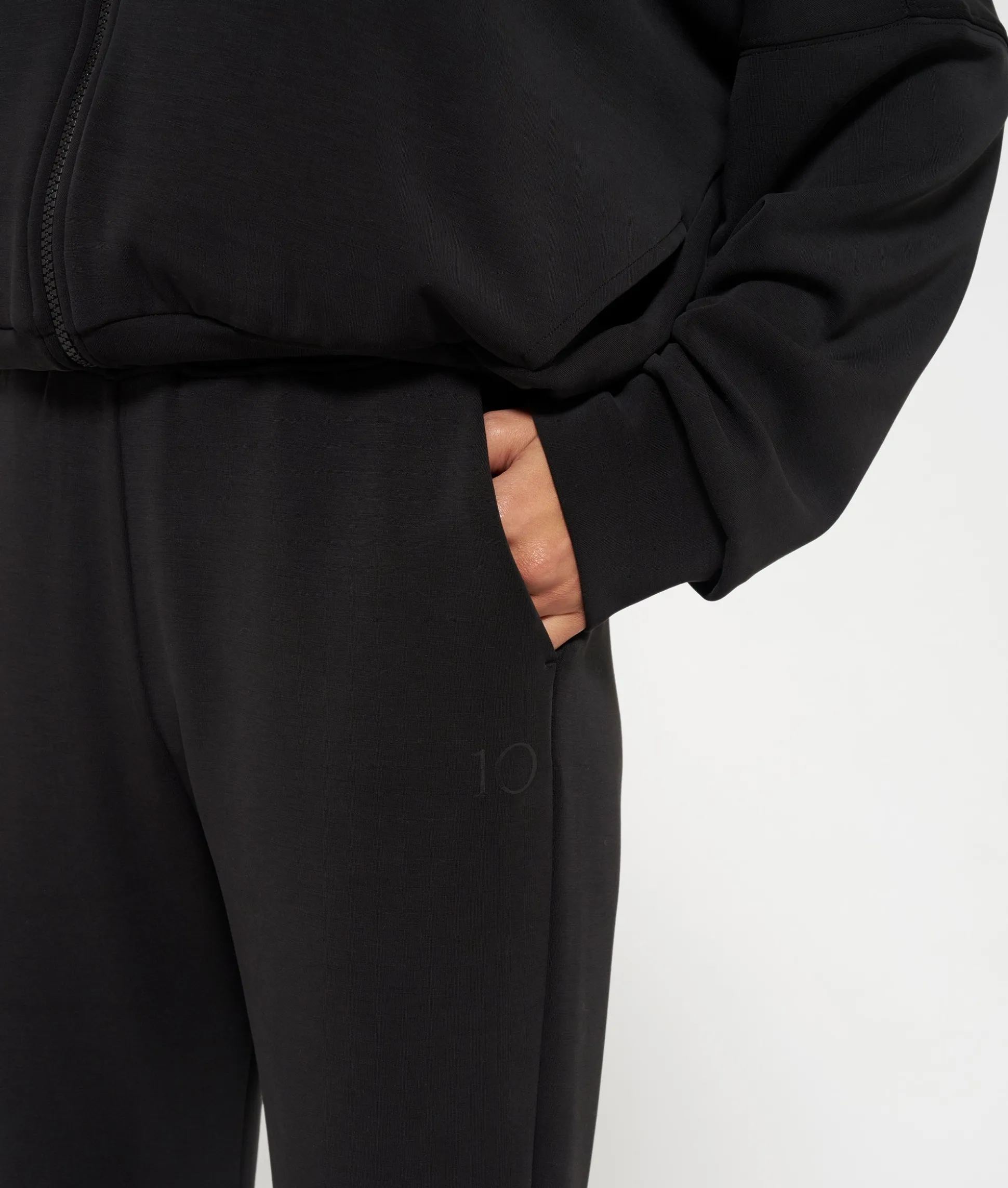 straight jogger scuba