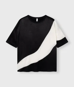 tee blouse contrast