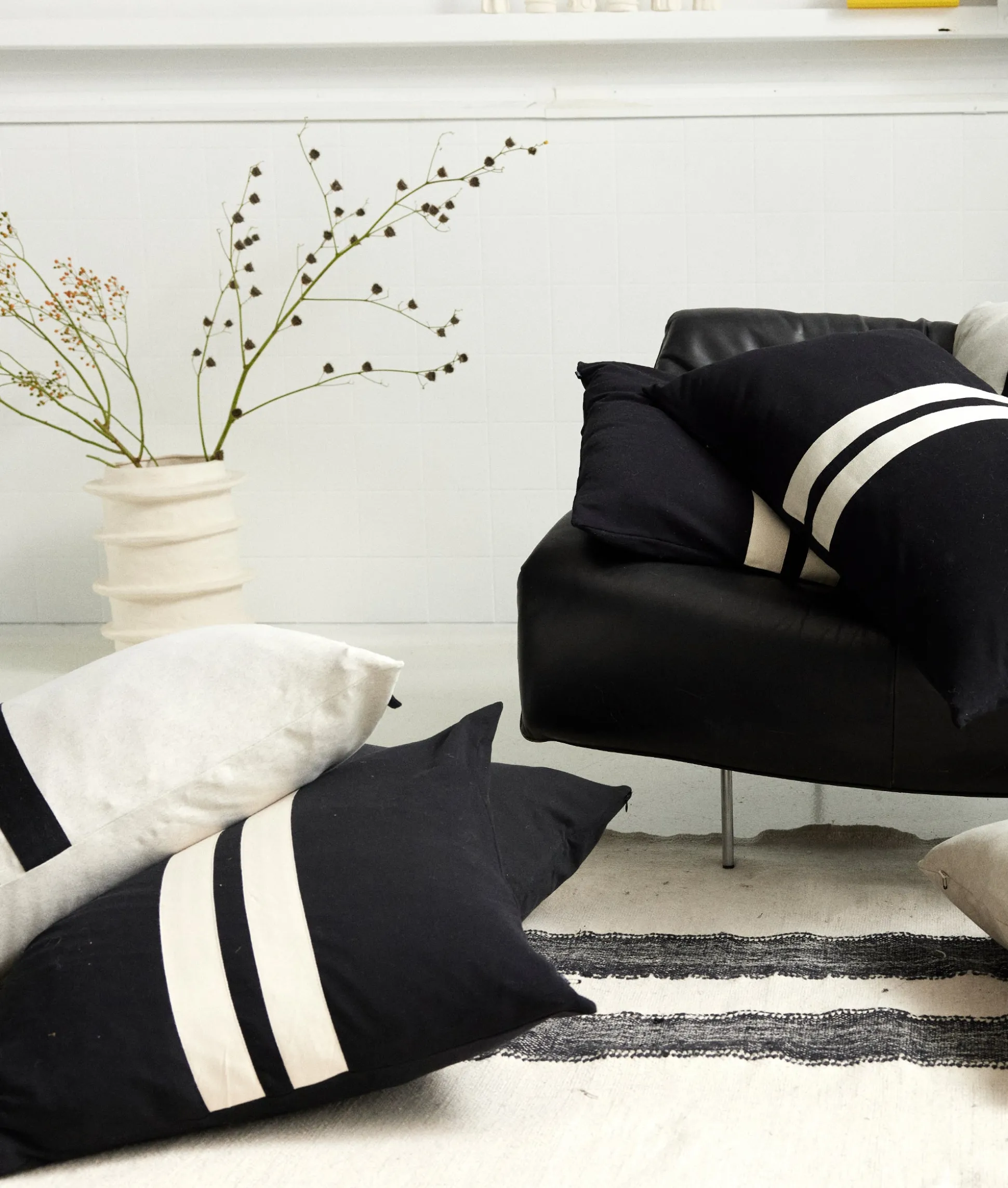 THE PILLOW COVER