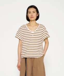 v-neck tee stripes
